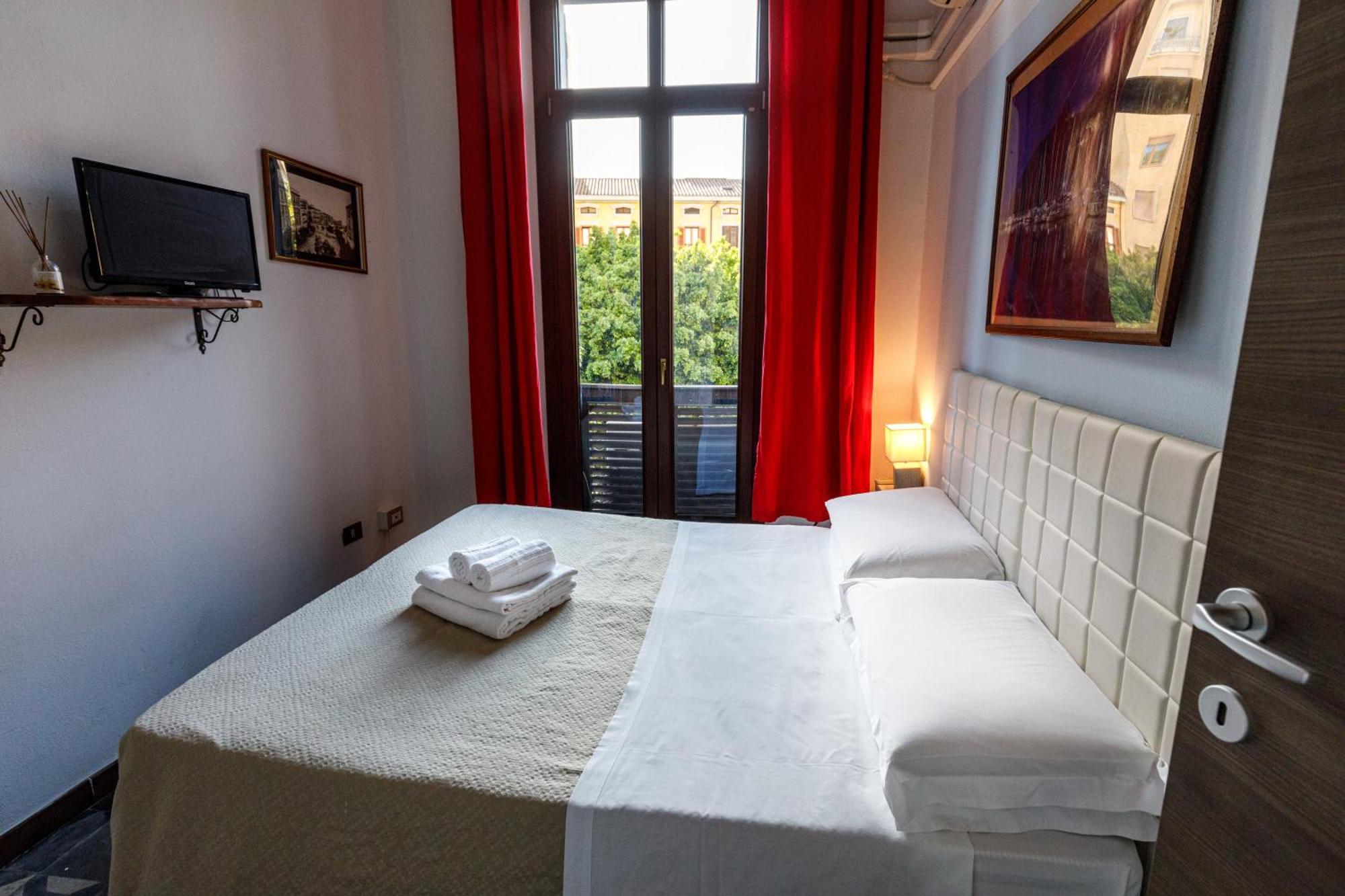 Onlyrooms III - Recommended For Under 30S Cagliari Room photo